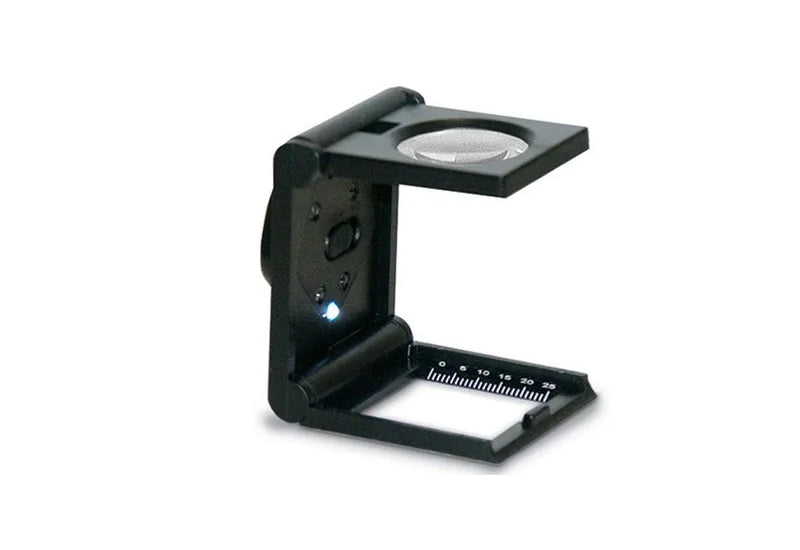 Lupa Cuenta Hilos Leuchtturm 5X con iluminación LED para inspección detallada.