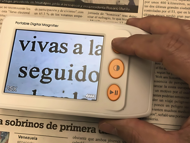 Lupa video digital VIKY 3.5" compacta y fácil de usar en Madrid