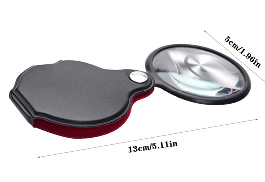 Lupa de bolsillo 3.5X con funda, perfecta para lecturas y detalles en Madrid.