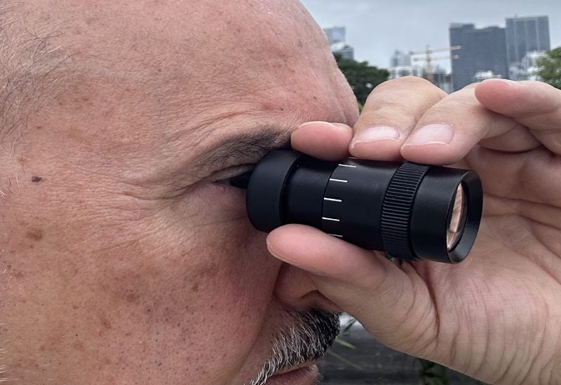 Mini Telescopio 2.5x Portátil para Baja Visión en Madrid