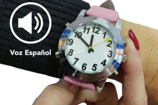 Reloj parlante Cromax rosa, perfecto para escuchar la hora de forma sencilla.