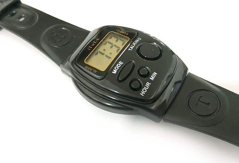 Reloj con voz en español, ideal para quienes necesitan escuchar la hora con claridad.