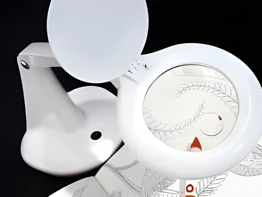 Flexo lupa de mesa con 30 LED, ideal para lectura y trabajos de precisión en Madrid