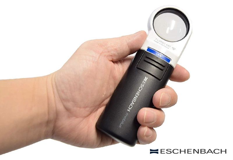 Lupa Mobilux LED Eschenbach 2.5X con iluminación LED, perfecta para leer y trabajos precisos en Madrid.