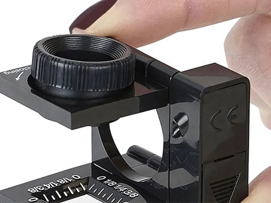 CuentaHilos 10X con autoenfoque y luz LED para detalles precisos.
