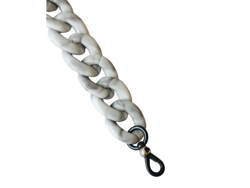 Cadena para gafas de estilo contemporáneo, combina elegancia y practicidad.