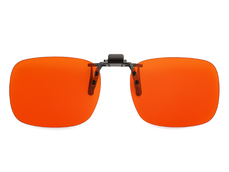 Lente clip-on con filtro F550 que mejora el contraste y reduce la fatiga visual.