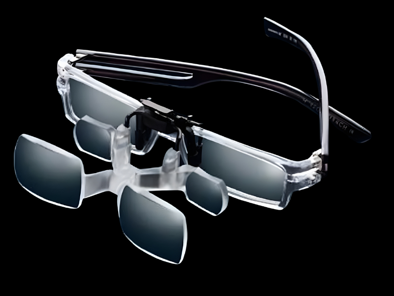 Gafas lupa clip MaxDetail Eschenbach 2x acopladas a gafas para trabajos de precisión.
