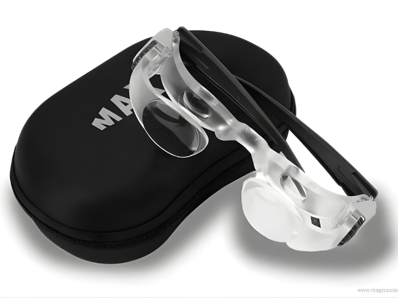 Gafas ópticas de aumento ideales para personas con baja visión al ver la TV.