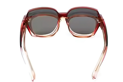 Gafas de sol con vidrio marrón para degeneración macular, diseñadas para colocar sobre gafas graduadas en Madrid, mejoran la visión y protegen los ojos del sol.