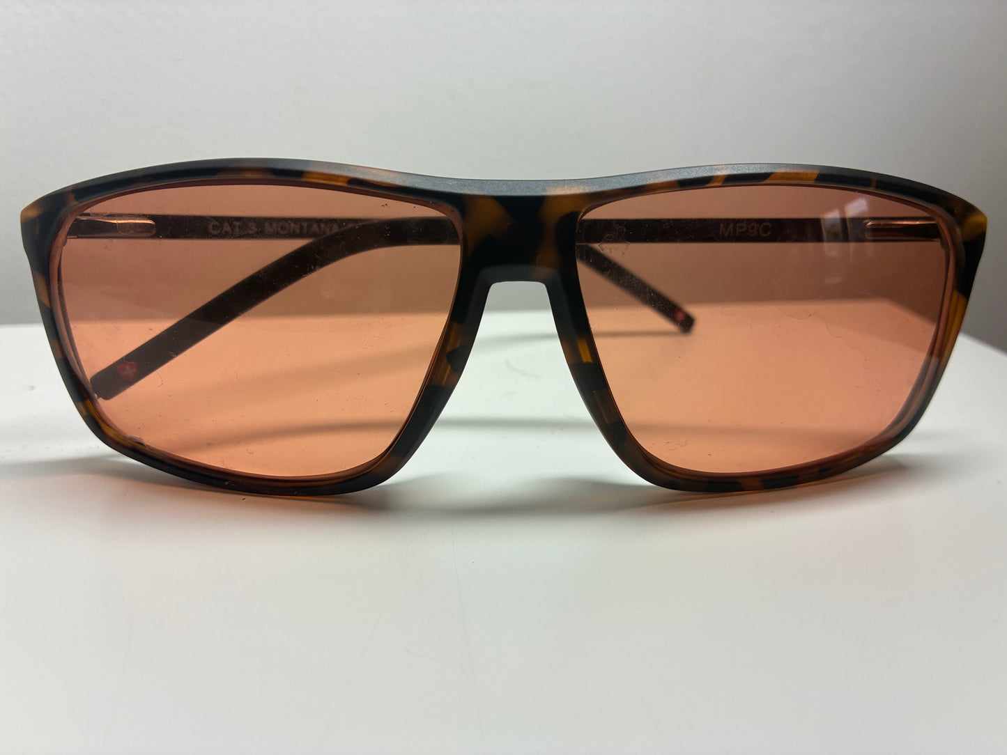 Gafas para fotosensibilidad de caballero con filtro terapéutico.