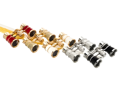 Gemelos de teatro u ópera en Madrid con diseño metálico y óptica clara.