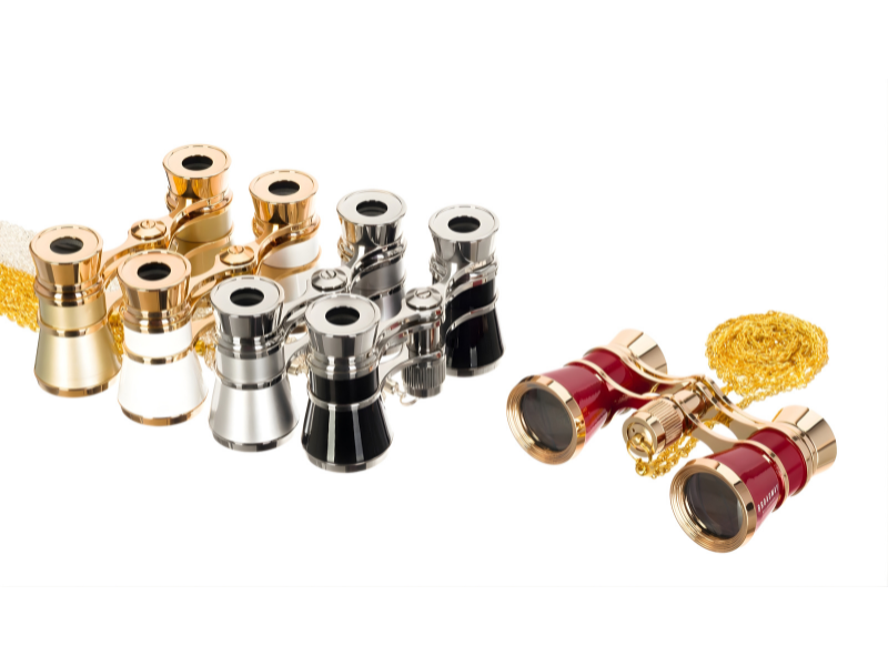 Gemelos de teatro u ópera en Madrid con diseño clásico y óptica de calidad.