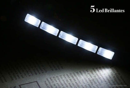 Lupa compacta de 2X con 5 luces LED, ideal para lectura y trabajos de precisión, fácil de transportar gracias a su diseño plegable.