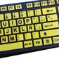 Teclado especial amarillo con letras grandes para baja visión en Madrid