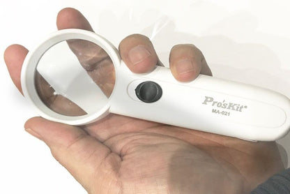 Lupa iluminada con LED y aumento de 3.5X