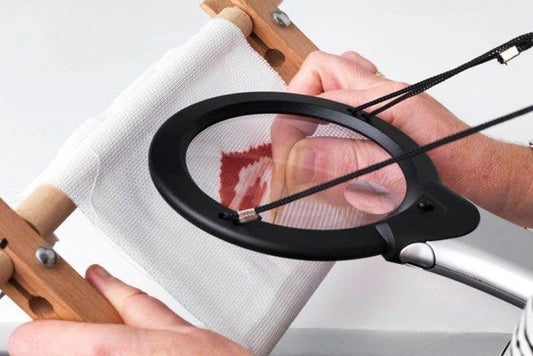  Lupa con luz LED ideal para coser y bordar con precisión en Madrid