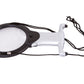 Mujer utilizando lupa LED para trabajos de costura fina en Madrid